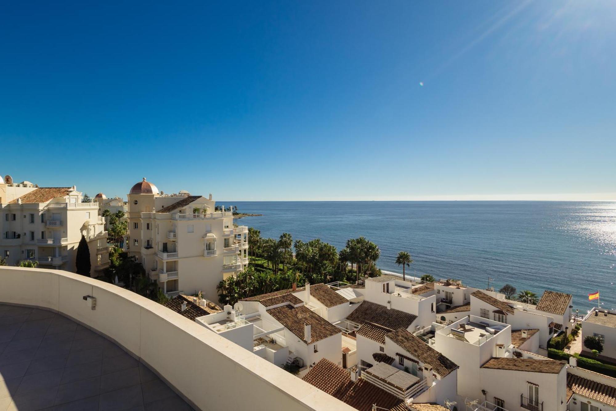 First-Line Beach, Terrace And Pool With Incredible Sea Views, New Golden Mile Estepona Exterior photo