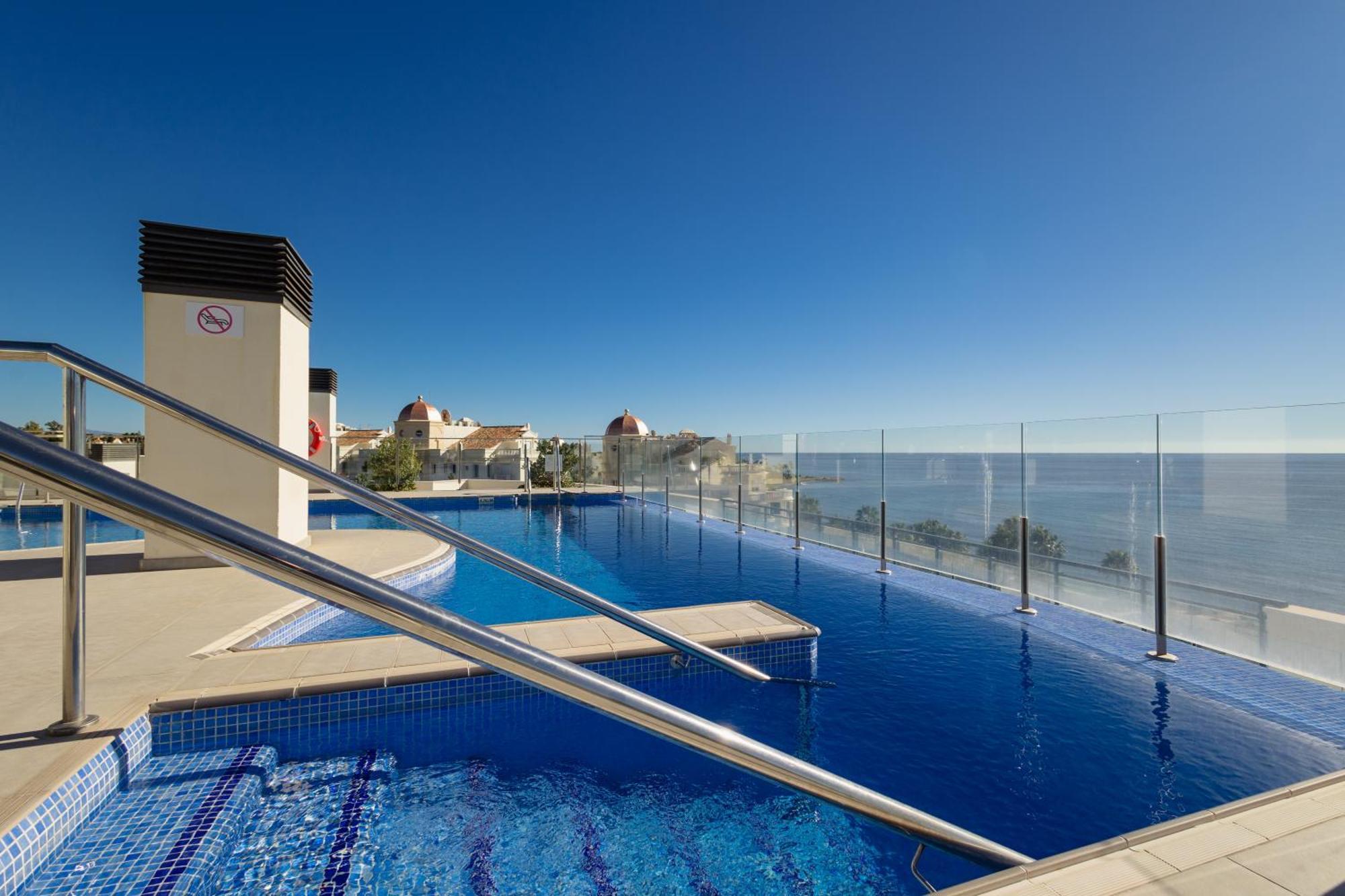 First-Line Beach, Terrace And Pool With Incredible Sea Views, New Golden Mile Estepona Exterior photo